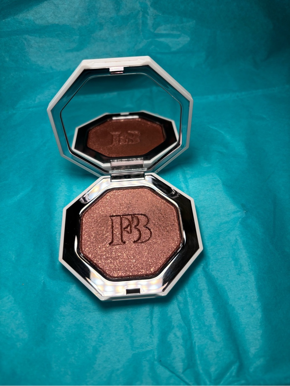 PENNY4UTHOTS Fenty Beauty killawatt foil freestyle highlighter
